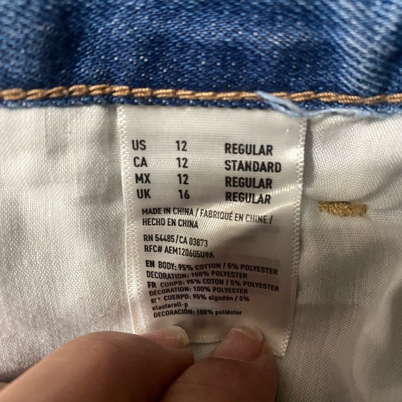 American Eagle Mom Jeans with flower design and distressing. Size 12 - Picture 4 of 4